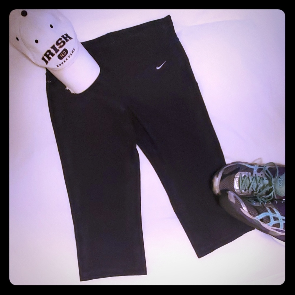 NWOT Nike athletic capris, black, size M